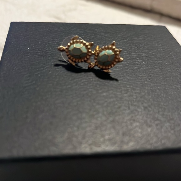 Turtle studs - Picture 2 of 2